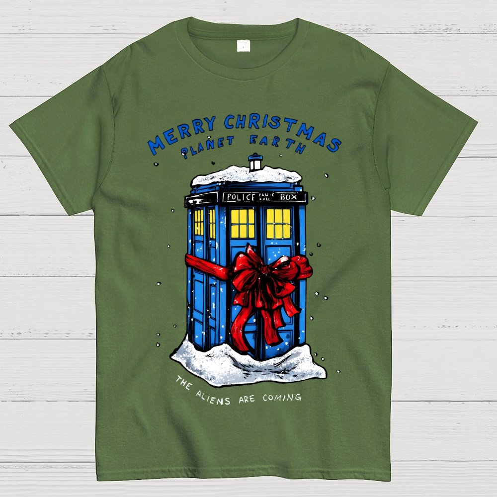 Merry Christmas Planet Earth The Aliens Are Coming Geek T-Shirt