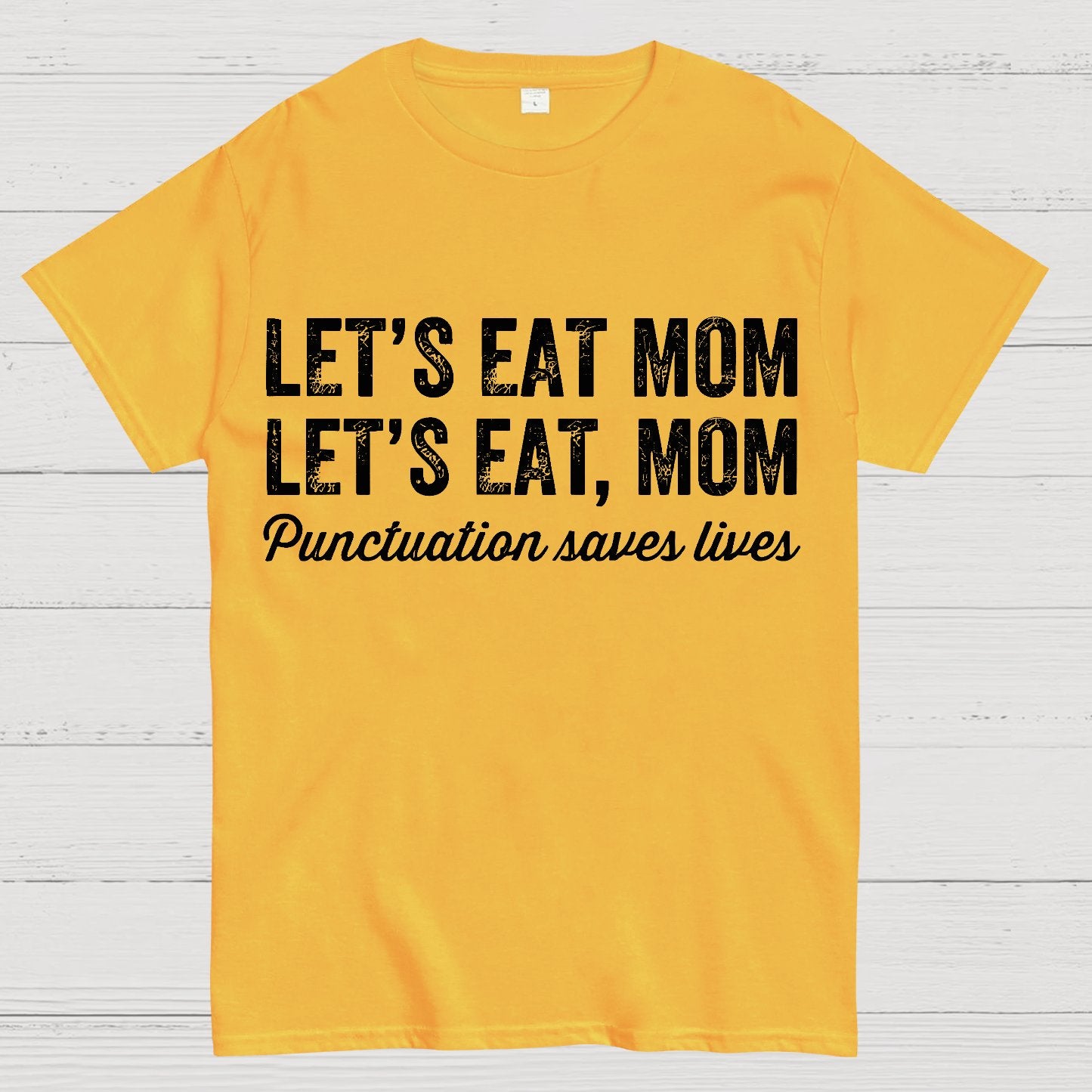 Punctuation Saves Lives.Mom Geek T-Shirt