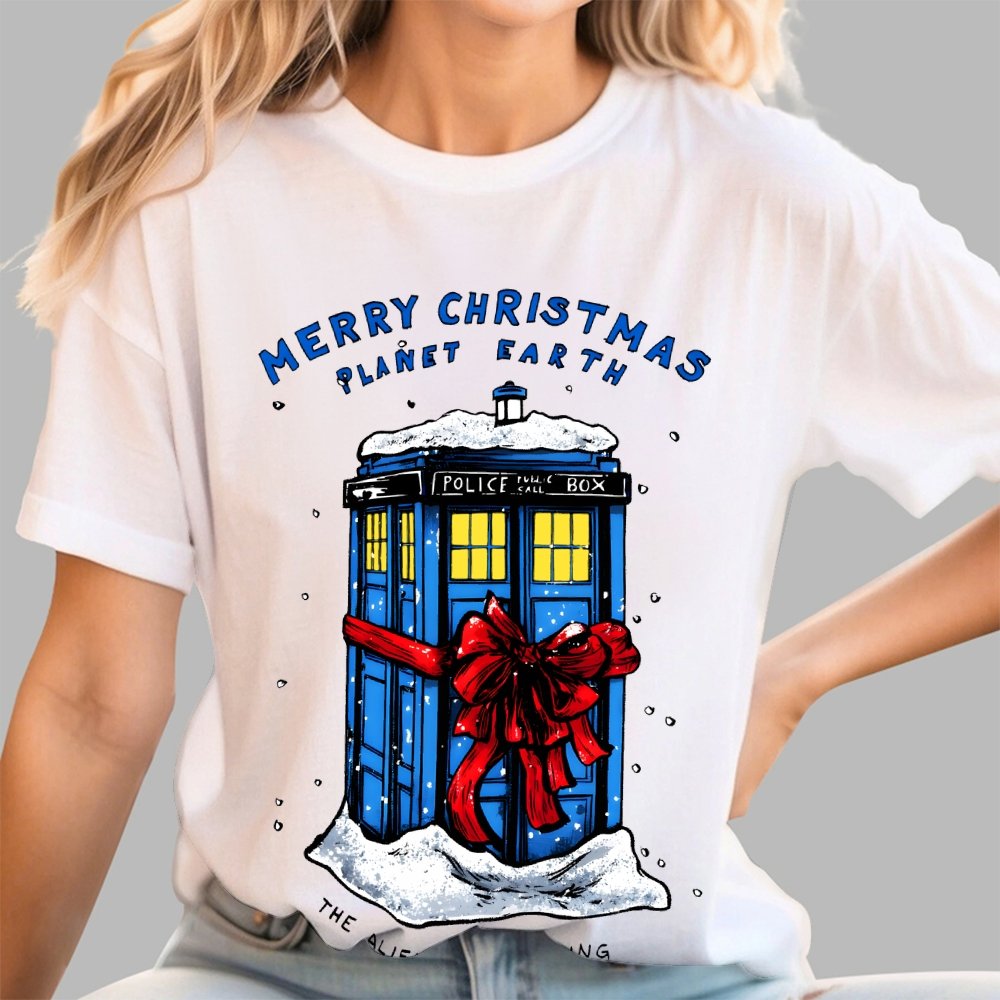 Merry Christmas Planet Earth The Aliens Are Coming Geek T-Shirt