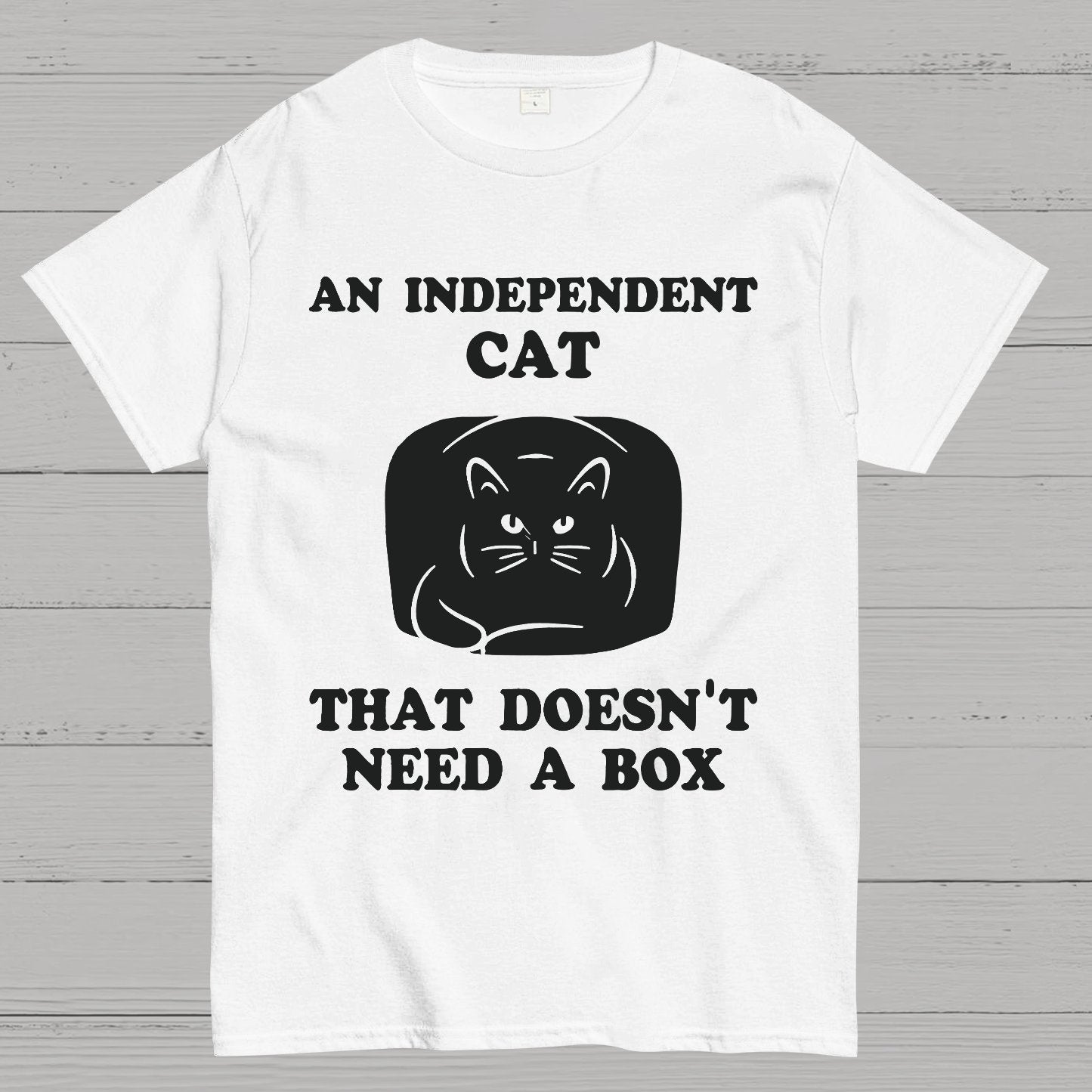 A Independent Cat That Doesn't Need Box Geeky T-Shirt