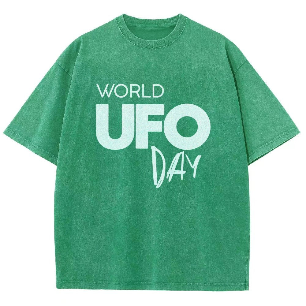 World Ufo Day Vintage Distressed T-shirt