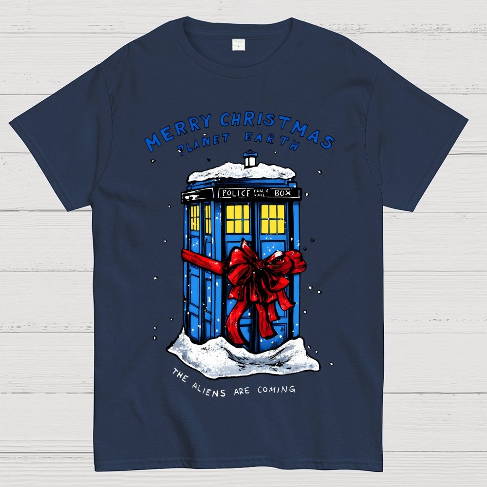 Merry Christmas Planet Earth The Aliens Are Coming Geek T-Shirt