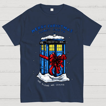 Merry Christmas Planet Earth The Aliens Are Coming Geek T-Shirt