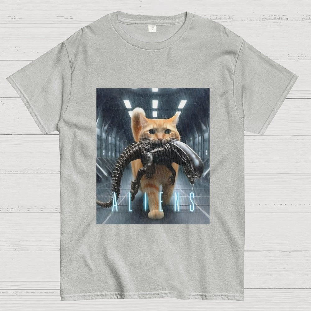 Cat Vs Mysterious Creatures Geek T-Shirt