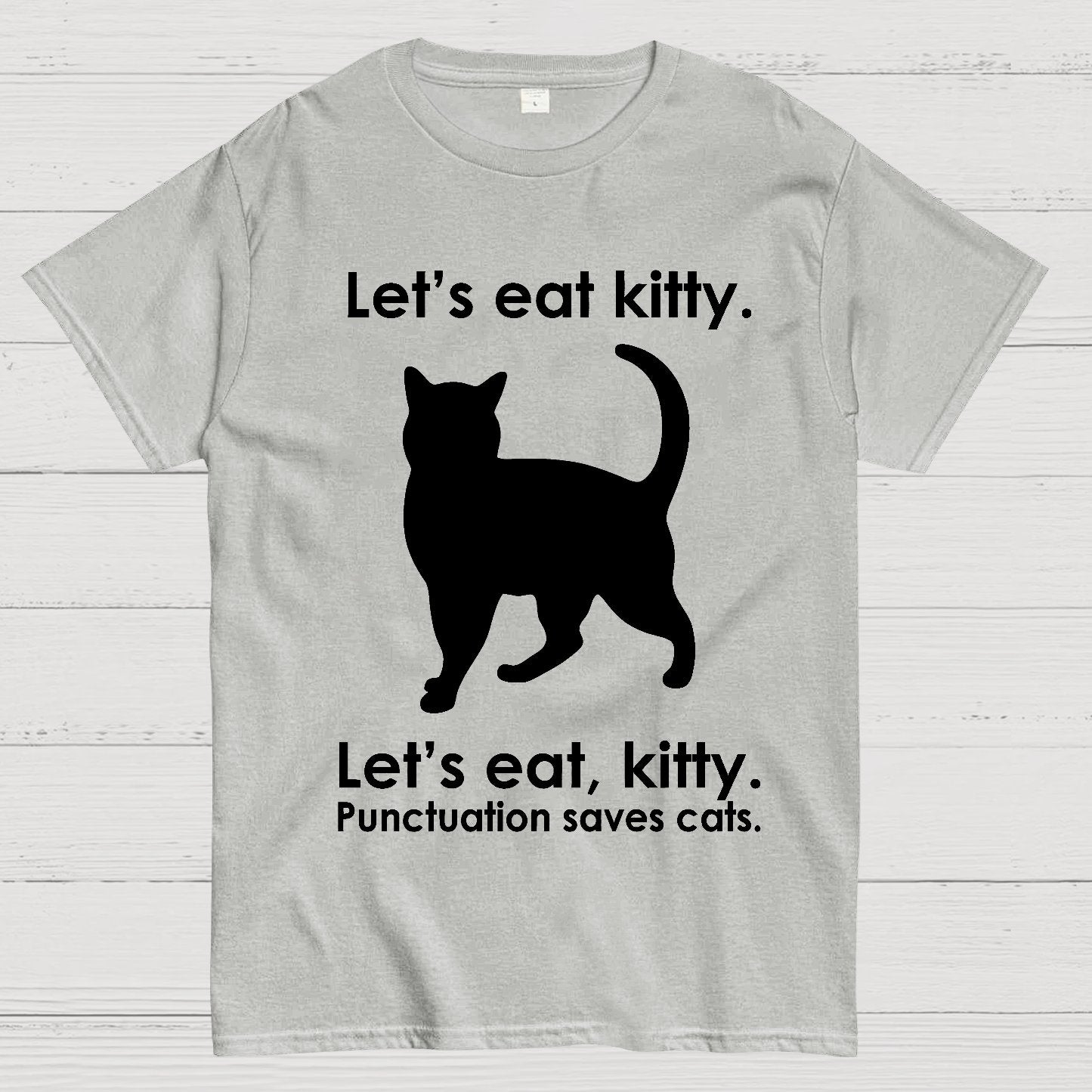 Punctuation Saves Lives. Funny Geek T-Shirt
