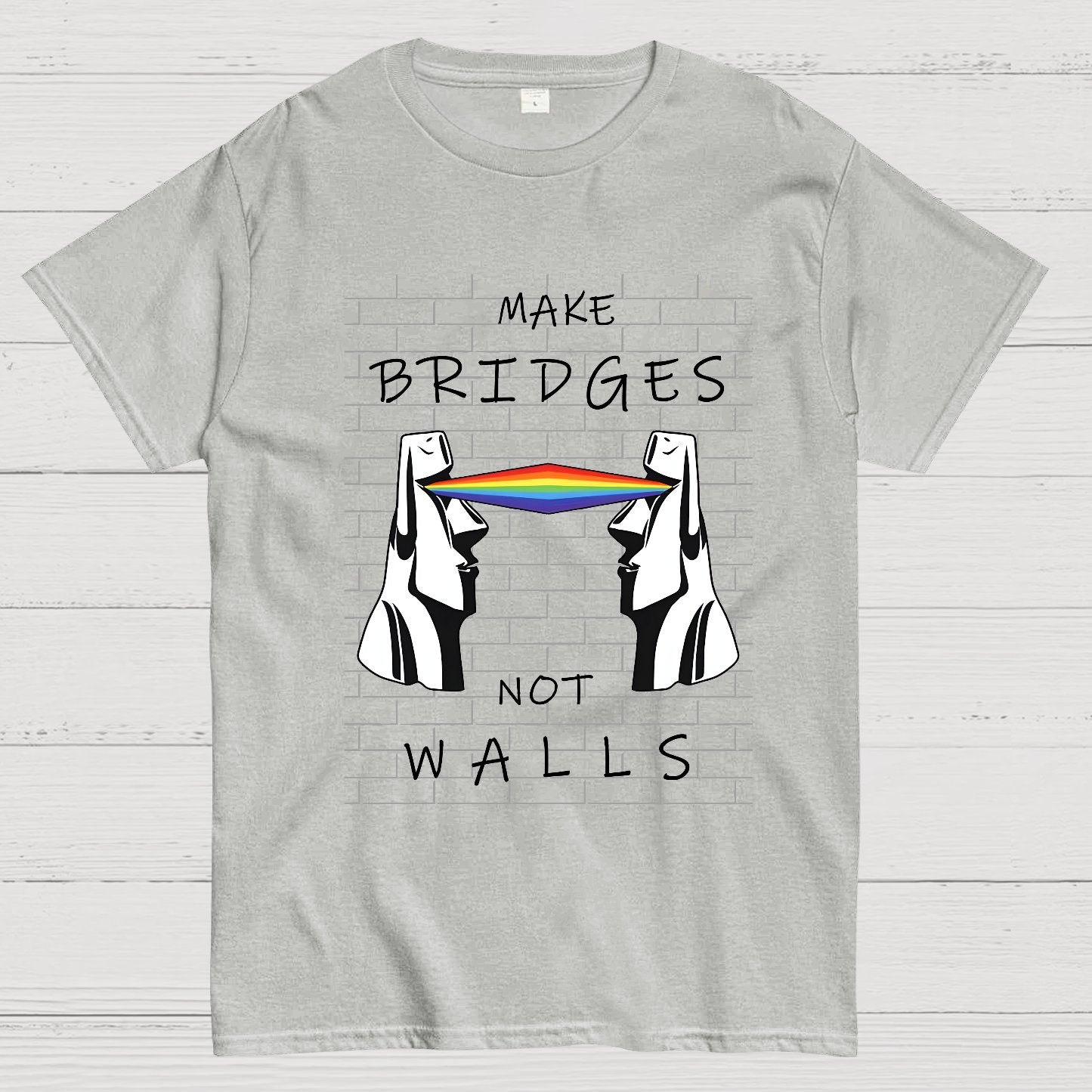 Make bridges, not walls Geek T-Shirt