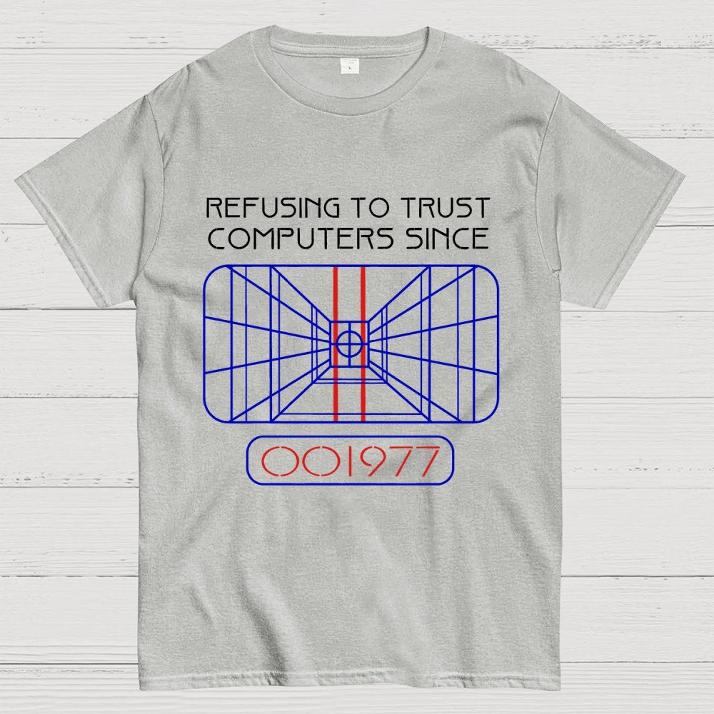 Refusing to trust computers since 1977 Geek T-Shirt