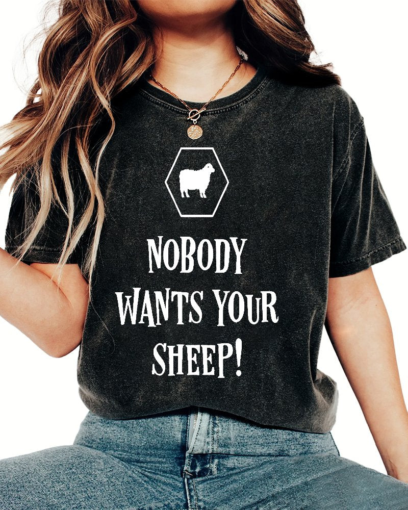 Nobody Wants Your Sheep Funny Boardgames Geek Vintage Distressed T-shirt