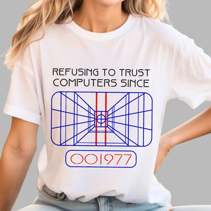 Refusing to trust computers since 1977 Geek T-Shirt
