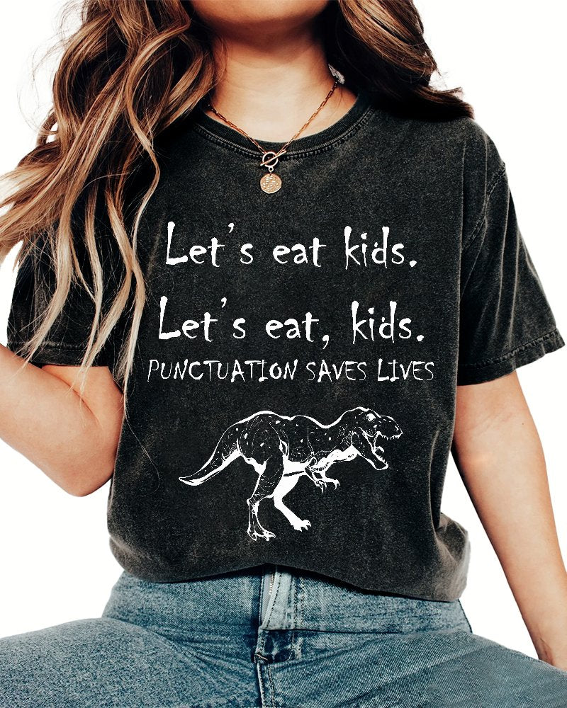 Let's Eat Kids ! Punctuation Saves Lives.Vintage Distressed T-shirt