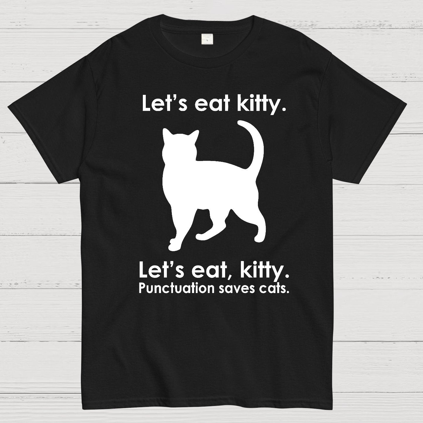 Punctuation Saves Lives. Funny Geek T-Shirt