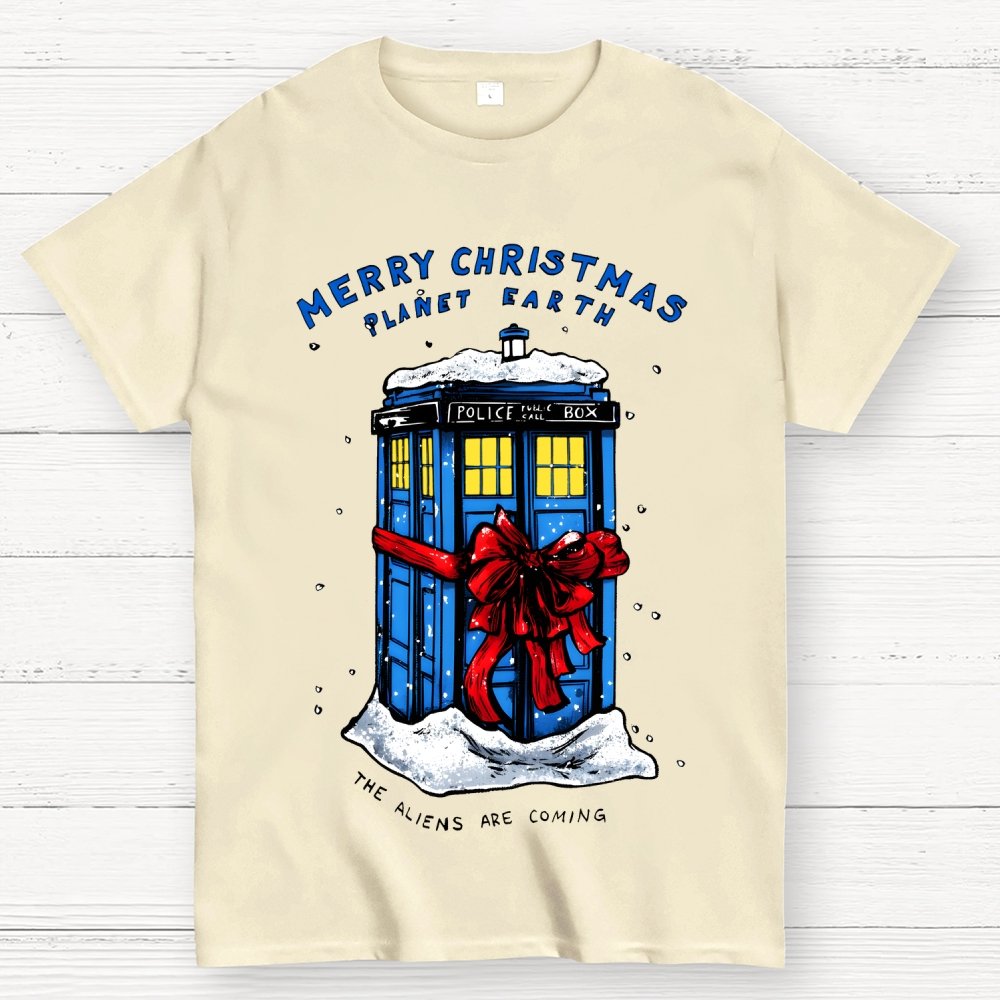 Merry Christmas Planet Earth The Aliens Are Coming Geek T-Shirt