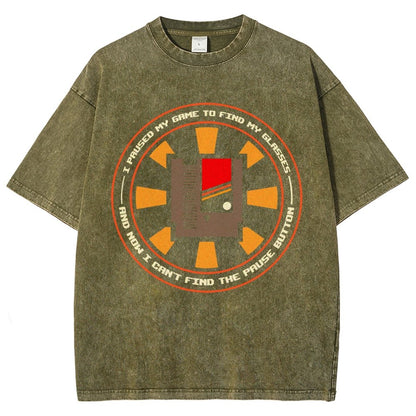 I Paused My Level To Find My Glasse Vintage Distressed T-shirt
