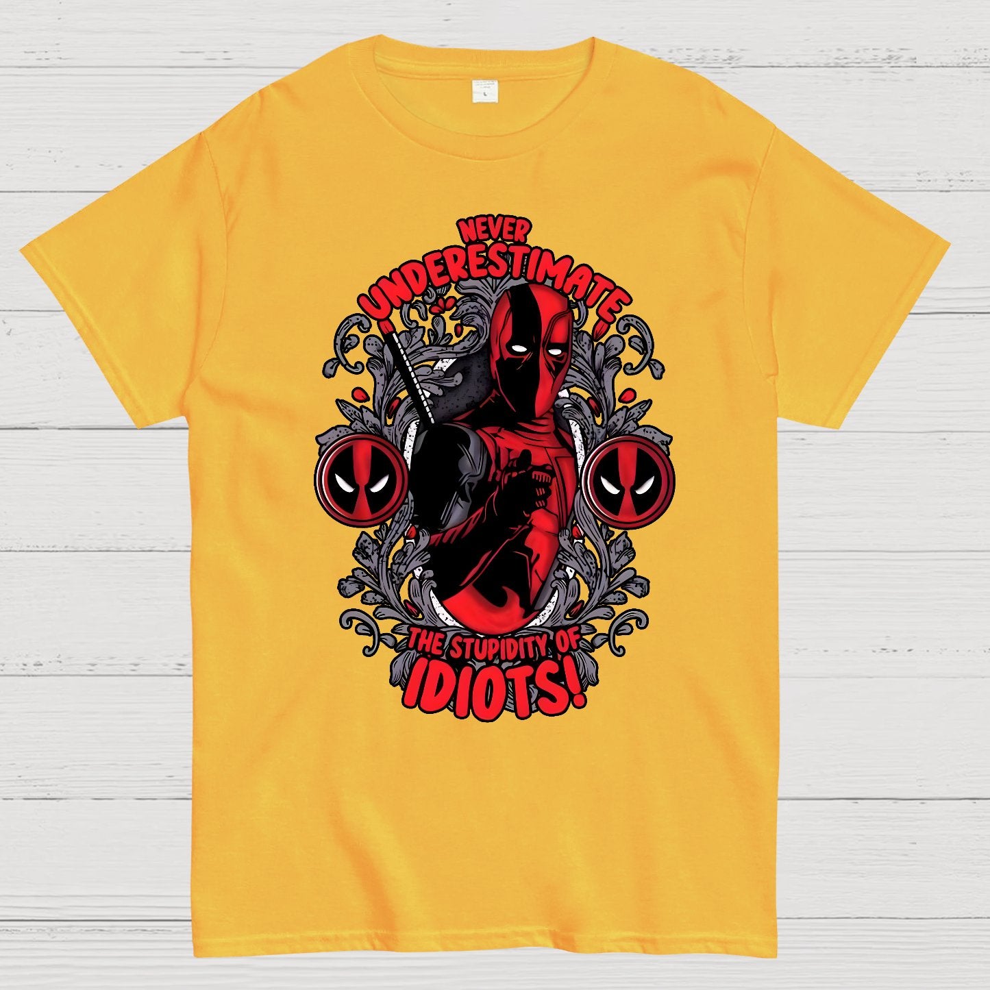 Never Understimeate The Stupidity Of Idiots Geek T-Shirt