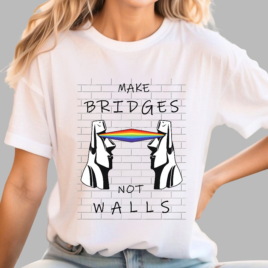 Make bridges, not walls Geek T-Shirt