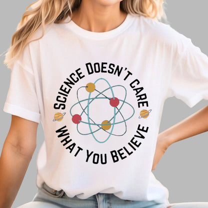 Science doesn't care what you believe Geeky T-Shirt