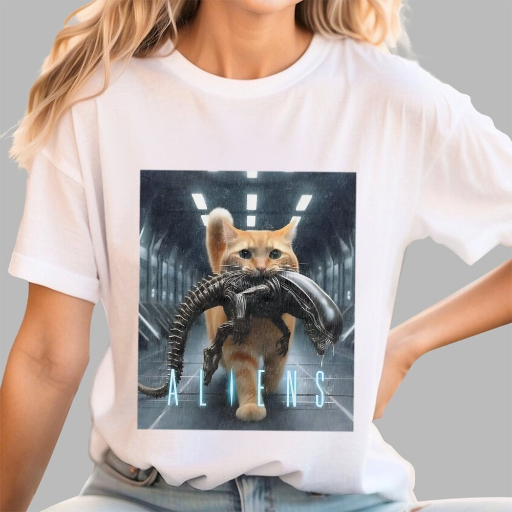 Cat Vs Mysterious Creatures Geek T-Shirt