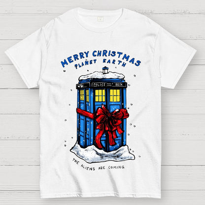 Merry Christmas Planet Earth The Aliens Are Coming Geek T-Shirt