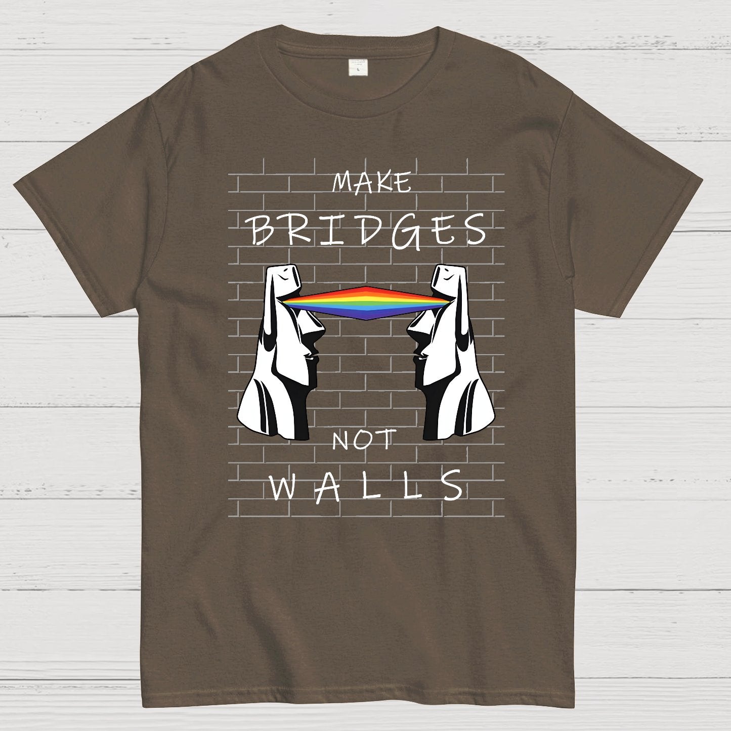 Make bridges, not walls Geek T-Shirt