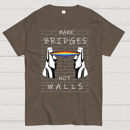 Make bridges, not walls Geek T-Shirt
