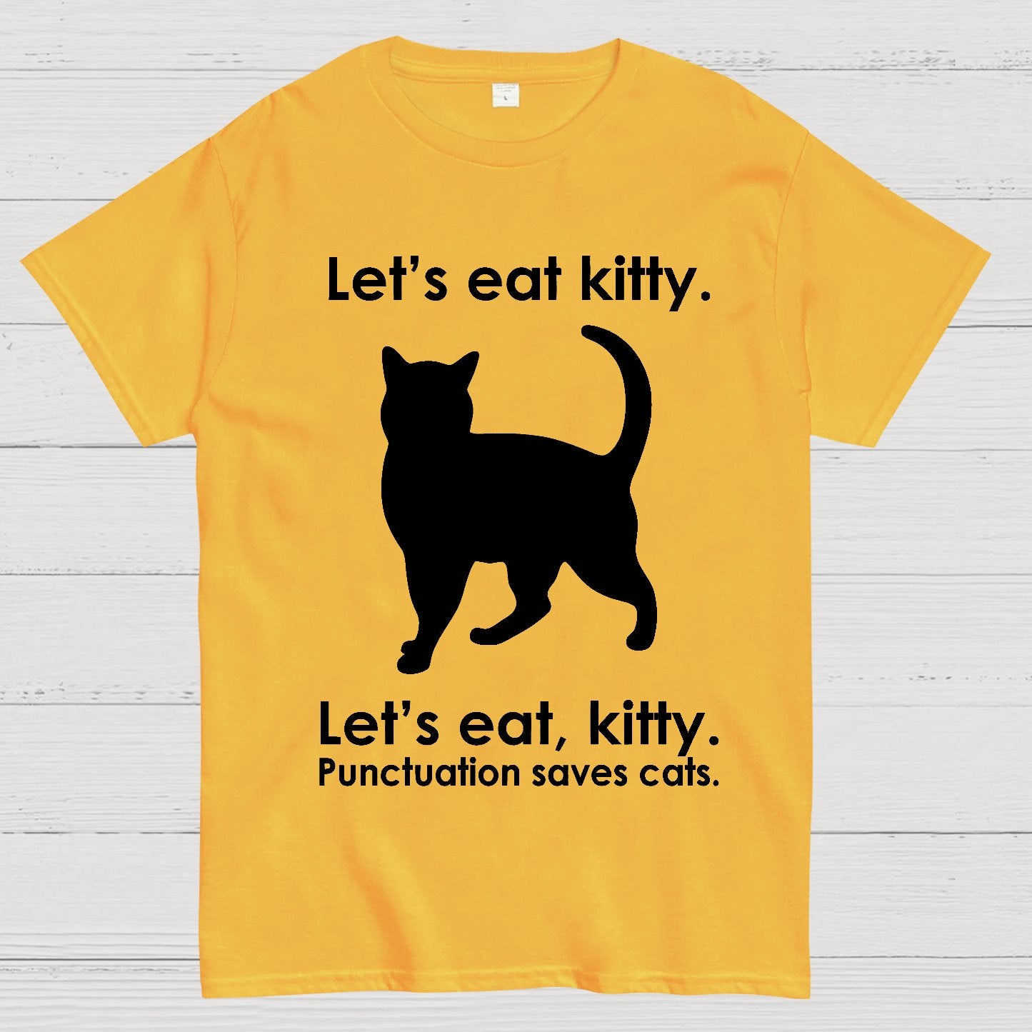 Punctuation Saves Lives. Funny Geek T-Shirt