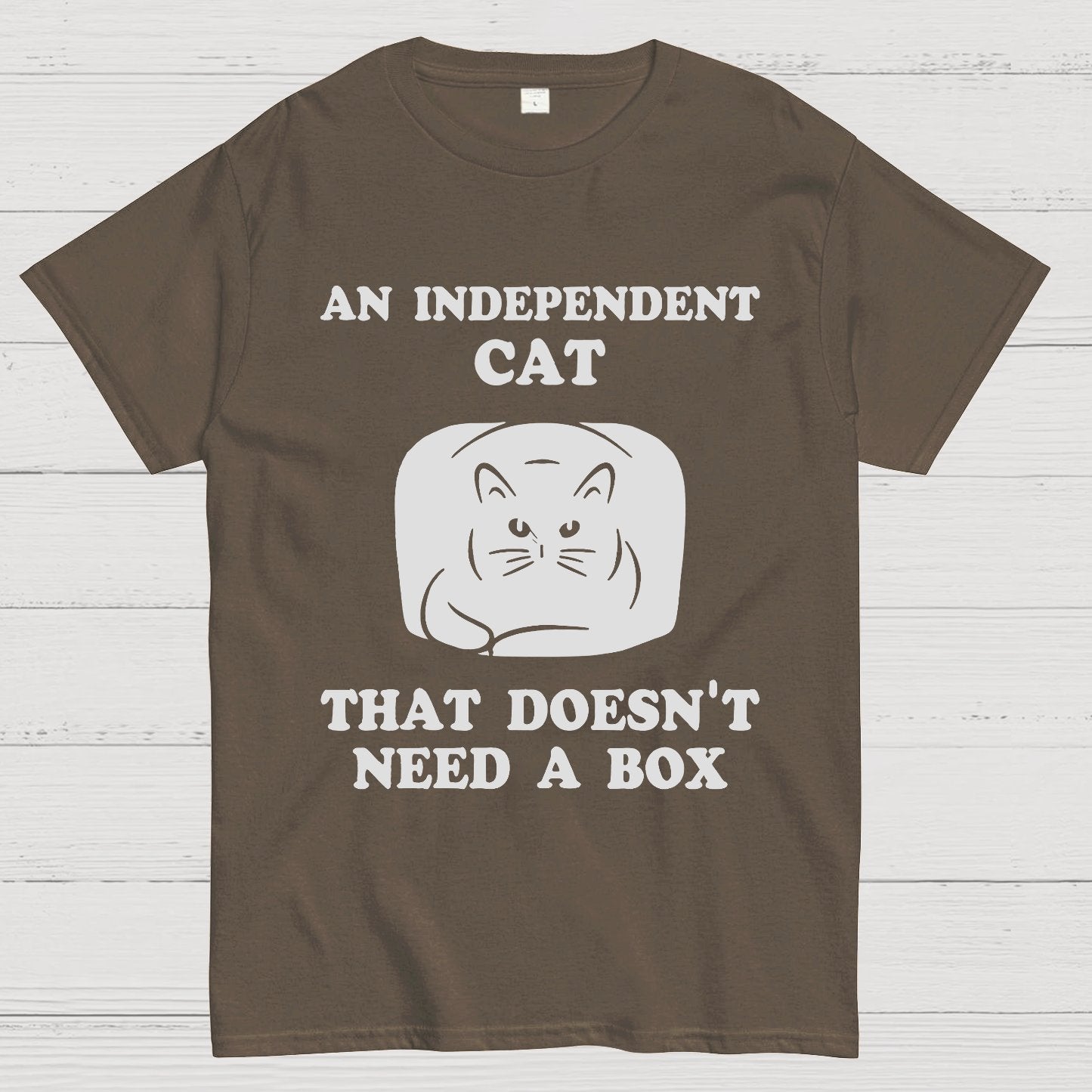 A Independent Cat That Doesn't Need Box Geeky T-Shirt