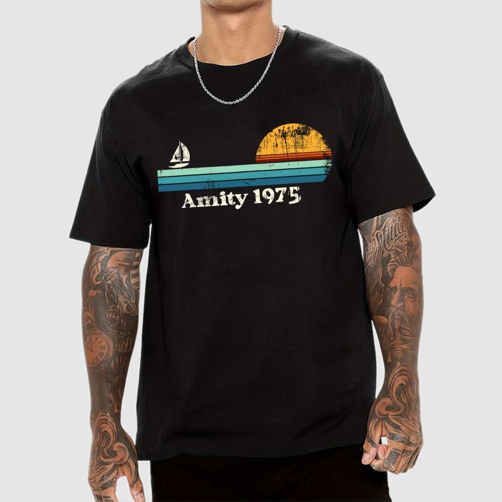 Amity 1975 Sunset Retro Sailboat Sunrise Summer Geek T-Shirt