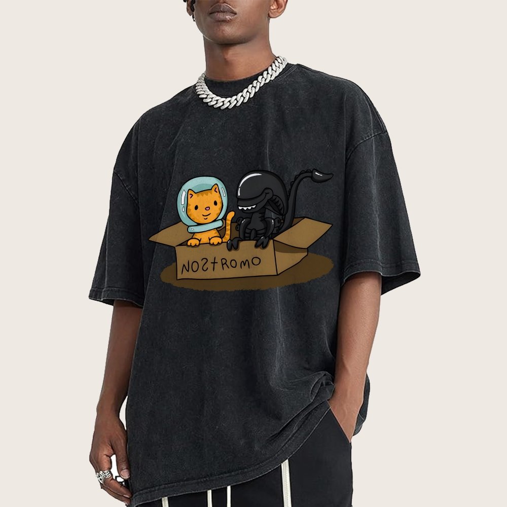 Jonesy And Mysterious Creature In A Box Vintage Distressed T-shirt