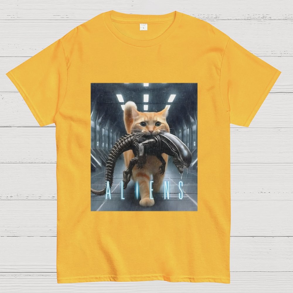 Cat Vs Mysterious Creatures Geek T-Shirt