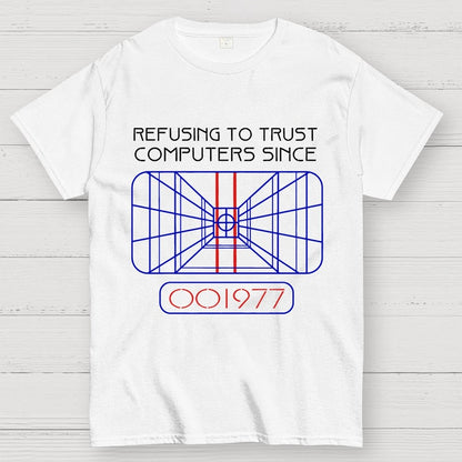 Refusing to trust computers since 1977 Geek T-Shirt