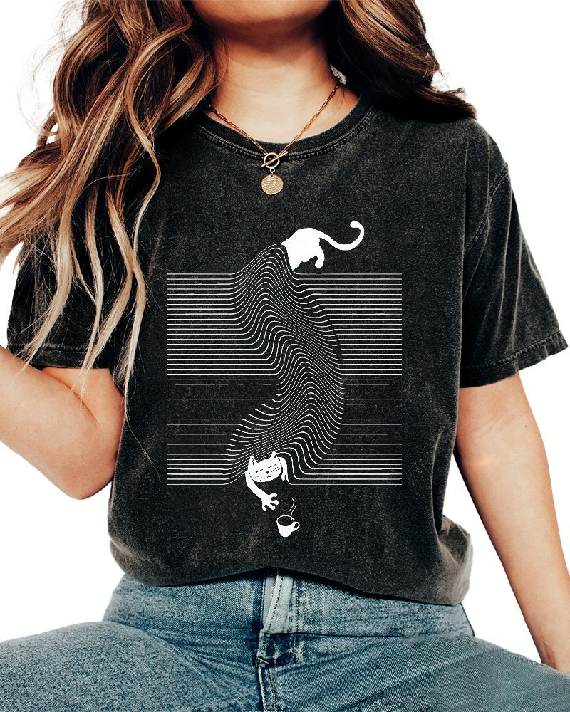 Funny Cat Vintage Distressed T-shirt
