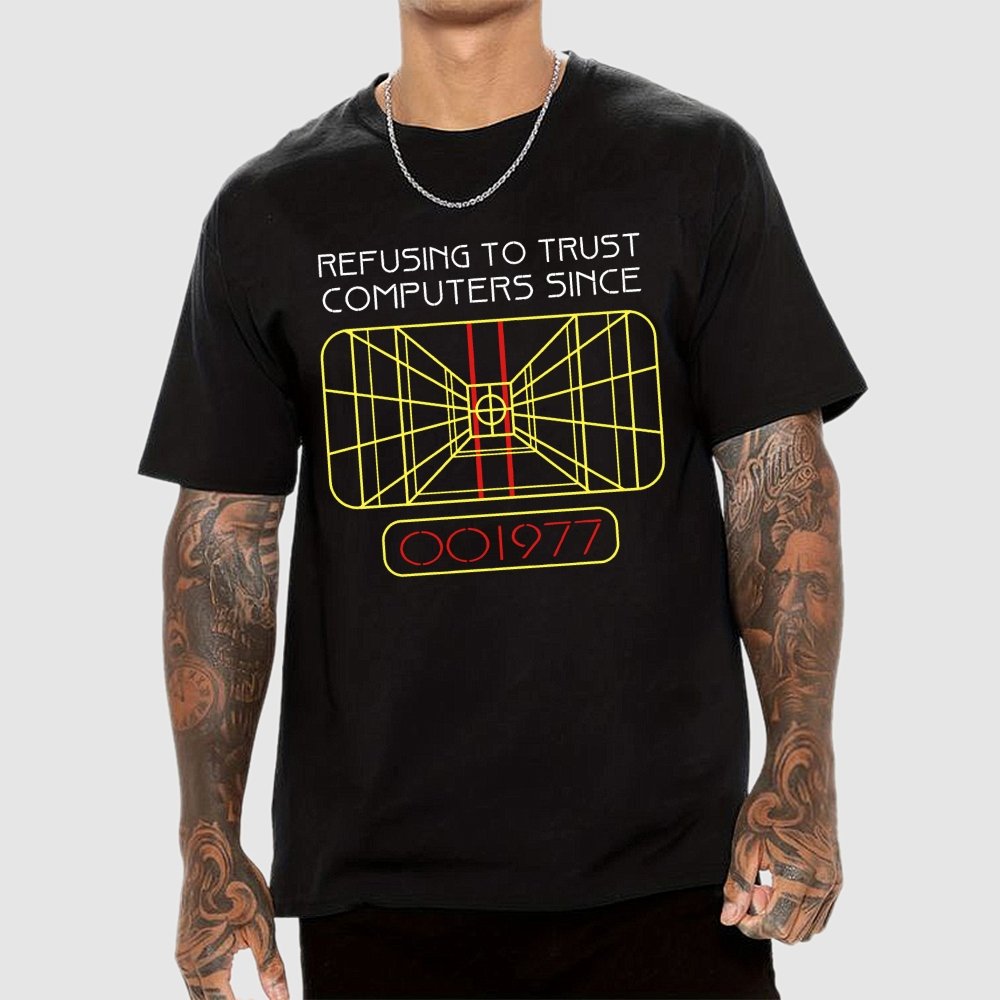 Refusing to trust computers since 1977 Geek T-Shirt