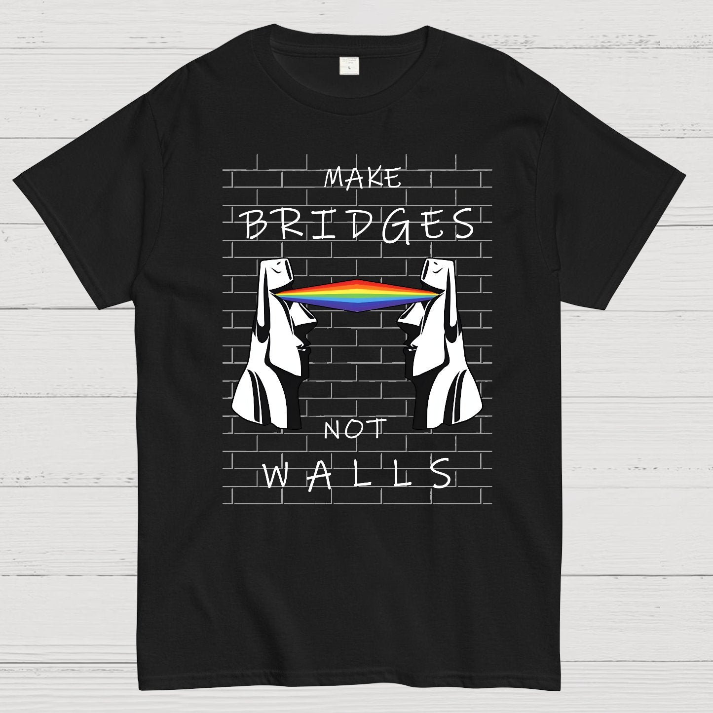 Make bridges, not walls Geek T-Shirt