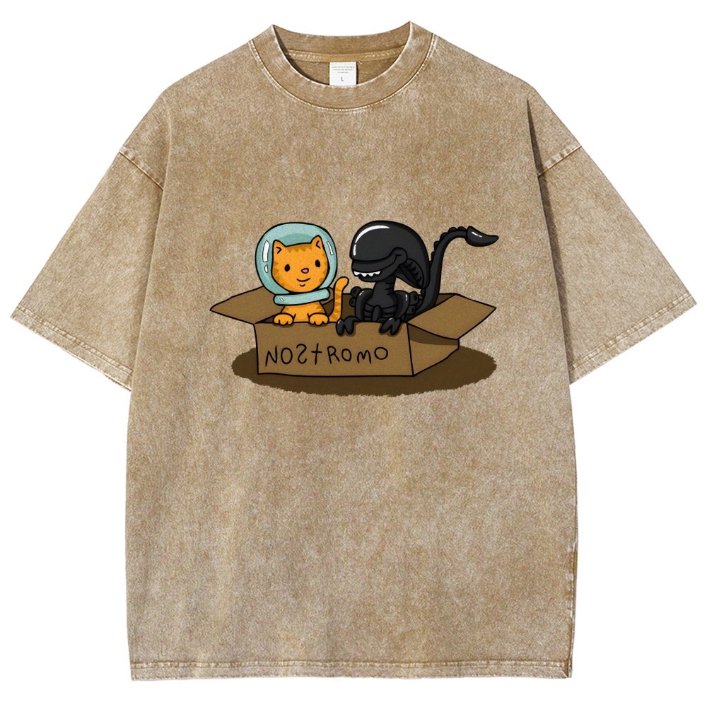 Jonesy And Mysterious Creature In A Box Vintage Distressed T-shirt