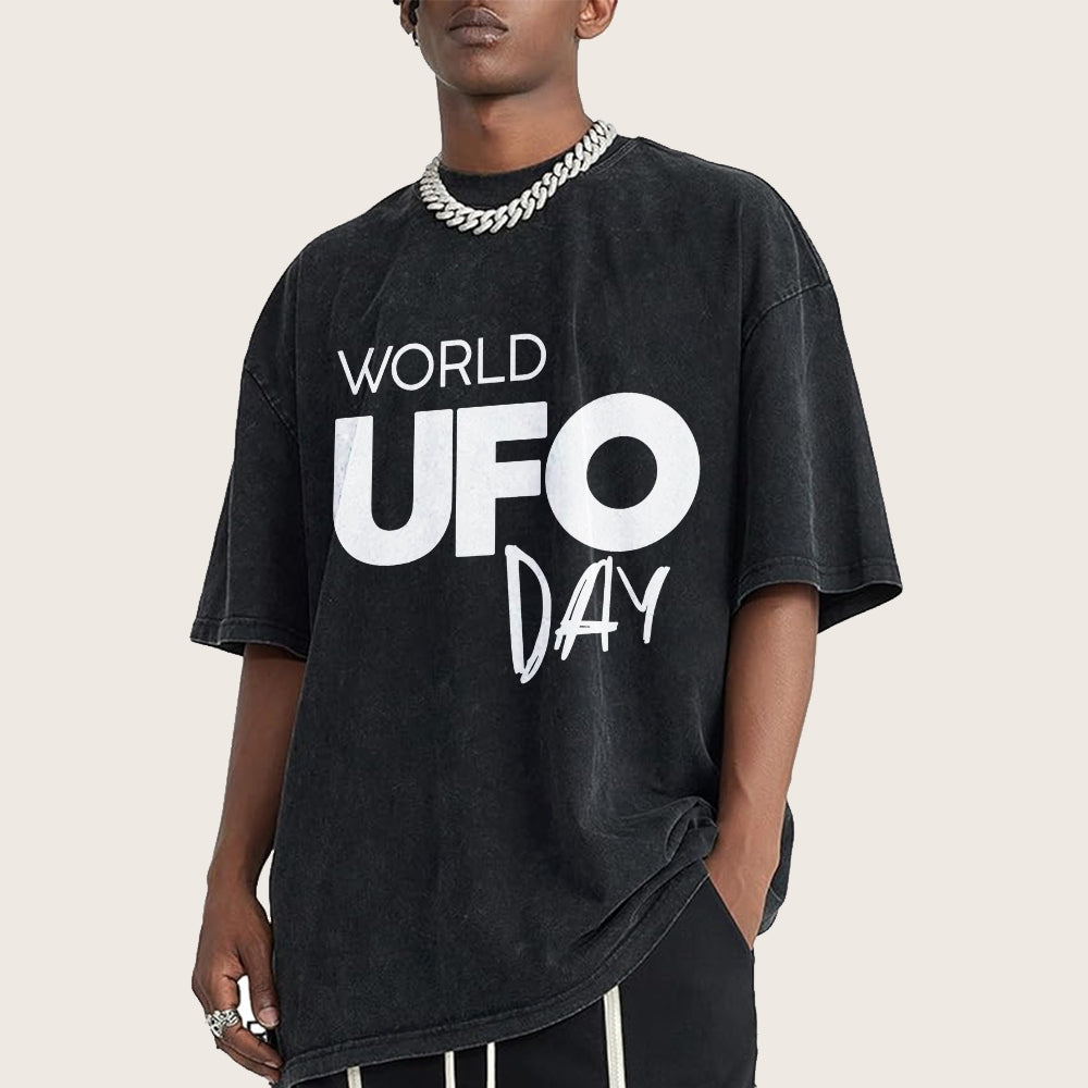World Ufo Day Vintage Distressed T-shirt