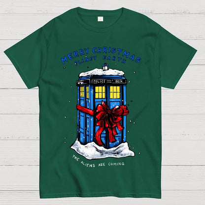 Merry Christmas Planet Earth The Aliens Are Coming Geek T-Shirt