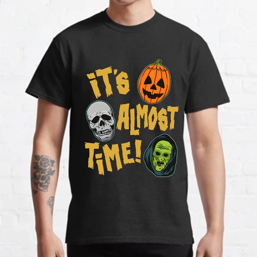 It‘s Almost Time ﻿Halloween Geeky T-Shirt