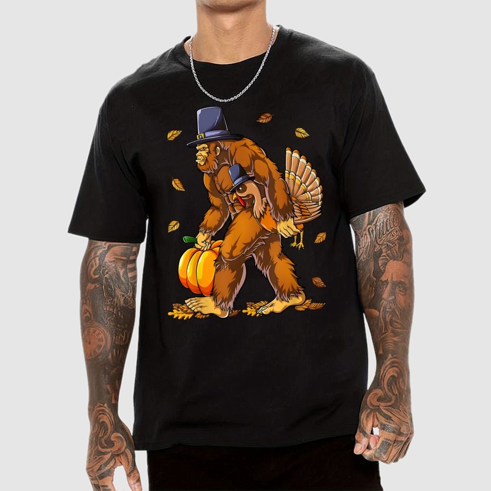 Bigfoot Turkey Pumpkin Thanksgiving Sasquatch Geek T-Shirt