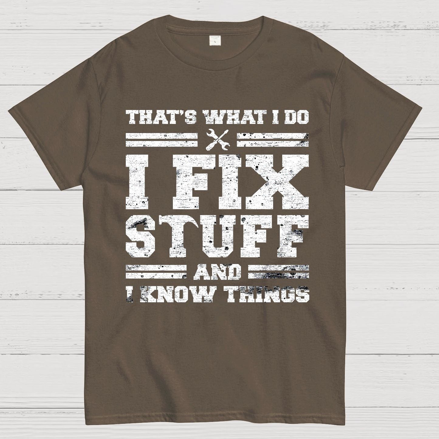 That's What I Do I Fix Stuff And I Know Things Geek T-Shirt