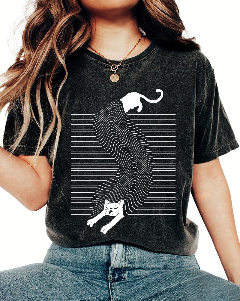 Cute Cat Vintage Distressed T-shirt