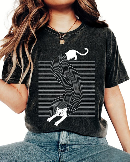 Cute Cat Vintage Distressed T-shirt