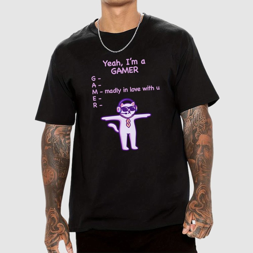 Madly In Love With You  Valentine's Day Geek T-Shirt