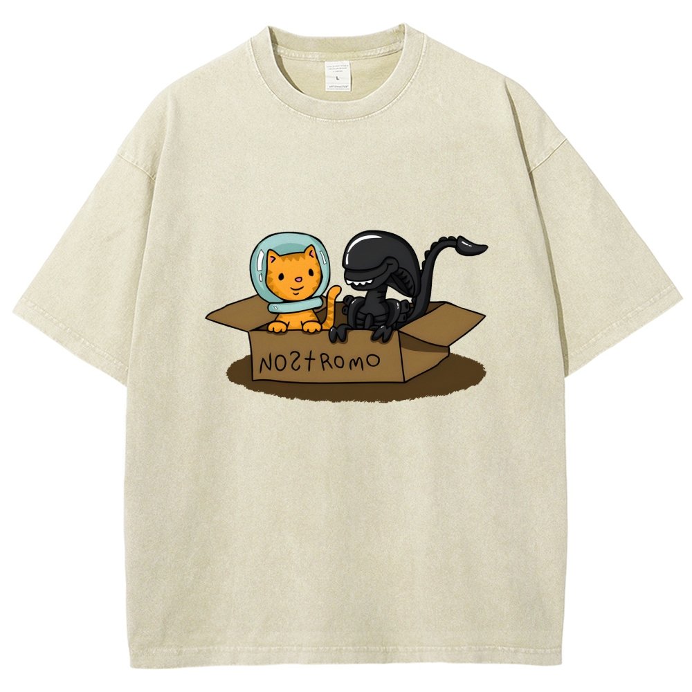 Jonesy And Mysterious Creature In A Box Vintage Distressed T-shirt