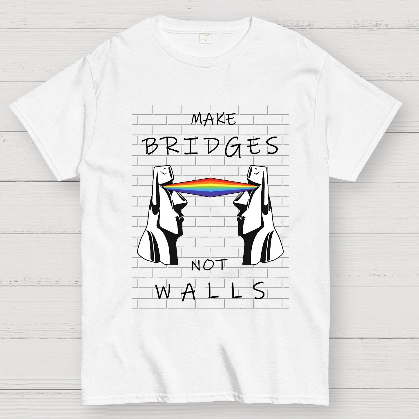 Make bridges, not walls Geek T-Shirt