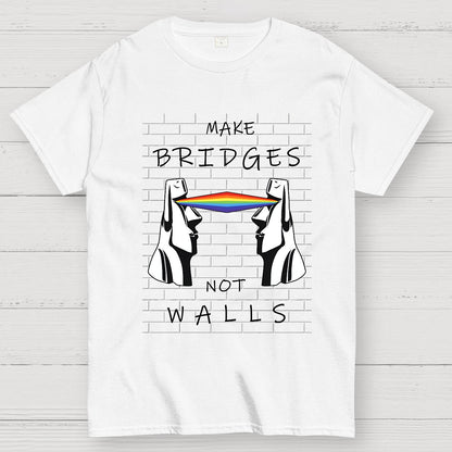 Make bridges, not walls Geek T-Shirt