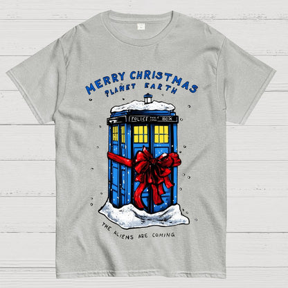 Merry Christmas Planet Earth The Aliens Are Coming Geek T-Shirt