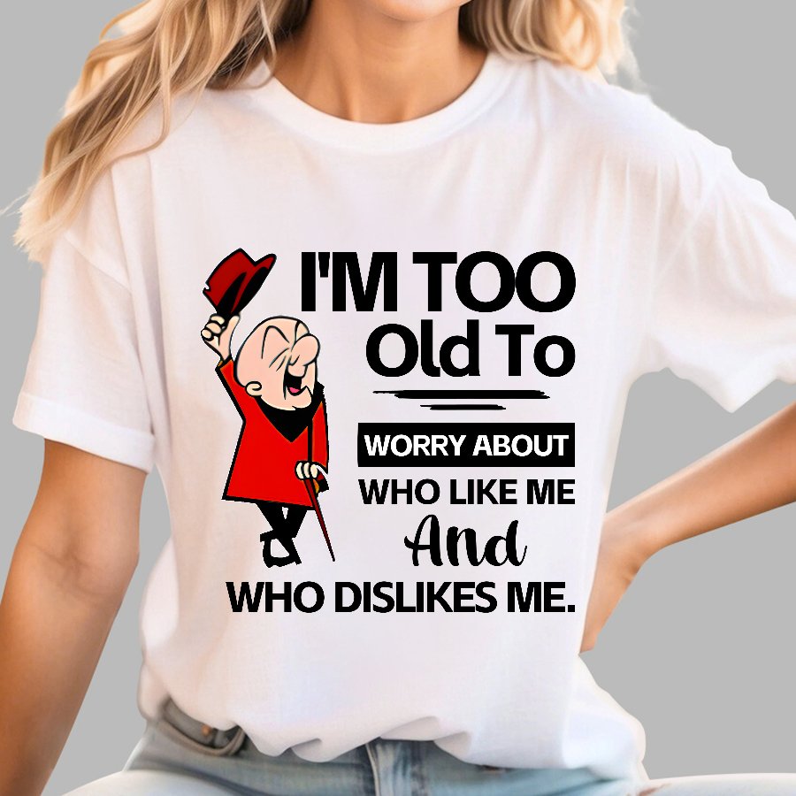 I'm Too Old To Worry About Who Like Me And Who Dislikes Me Geek T-Shirt