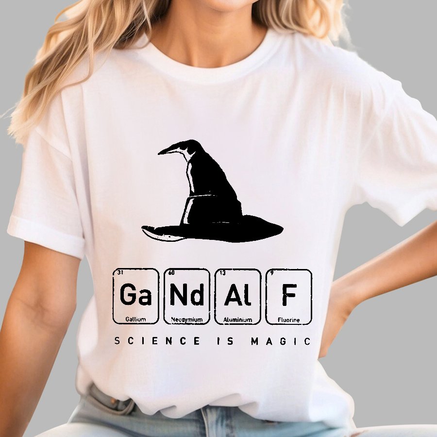 SCIENCE IS MAGIC Geek T-Shirt