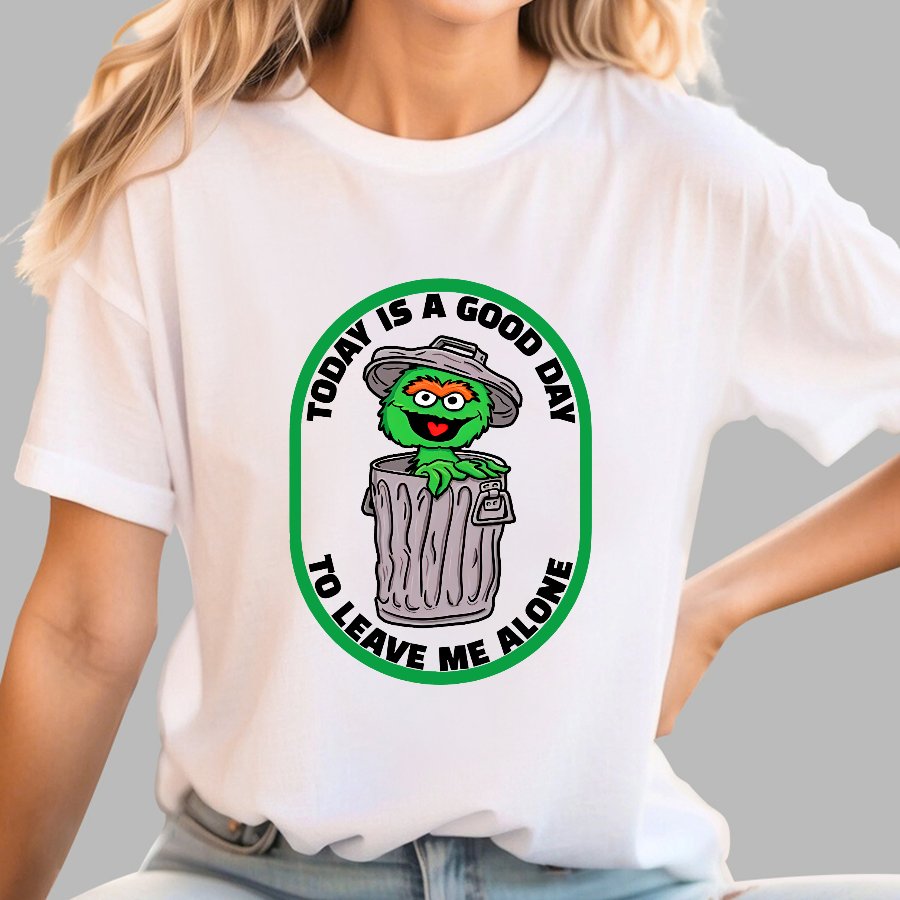 A good day to leave me alone Geek T-Shirt